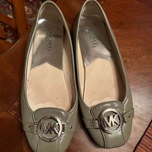 💕 Michael Kors Flats 🥿